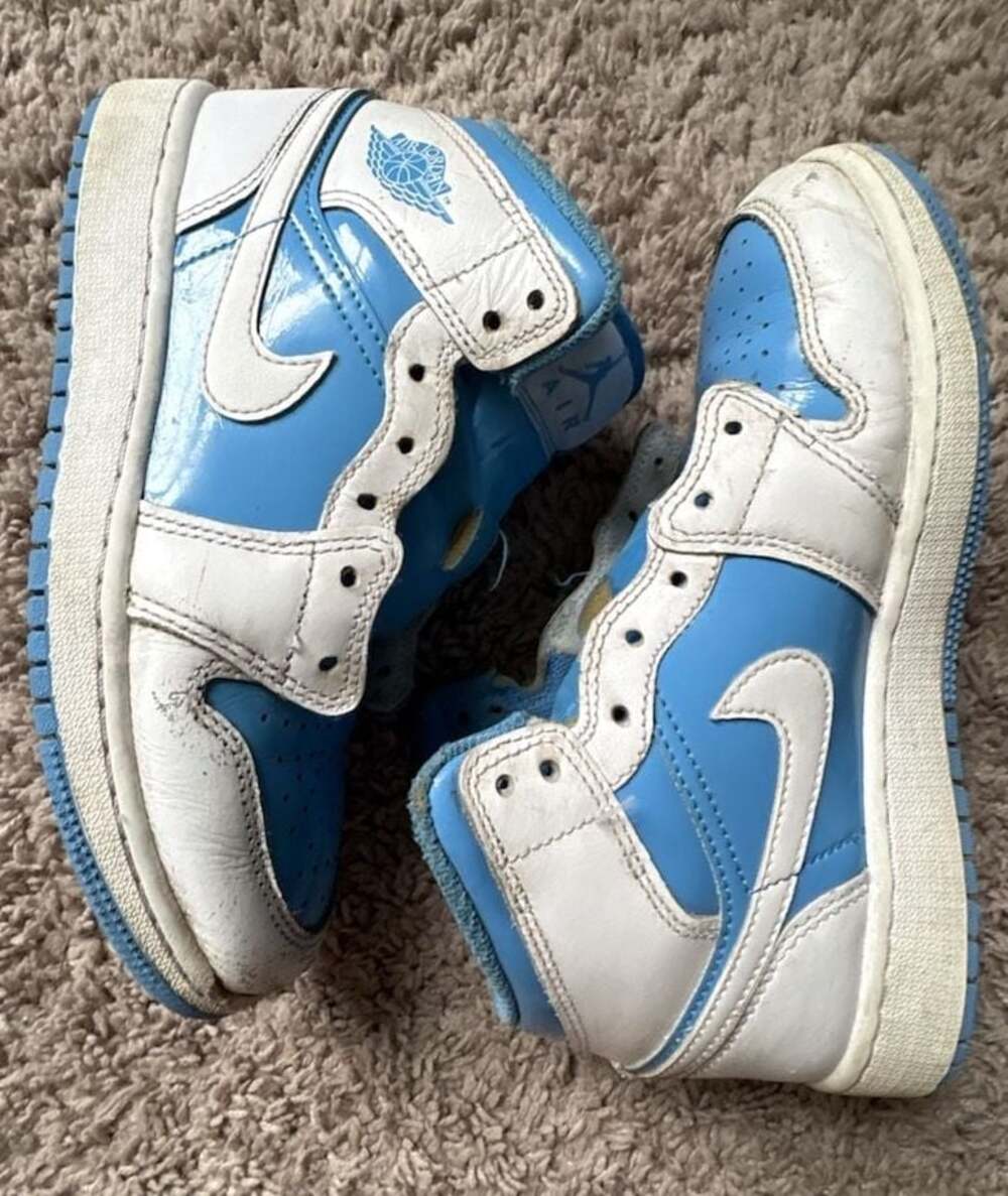 Nike Air Jordan 1 Mid GS University Blue Patent Leather Size 4Y